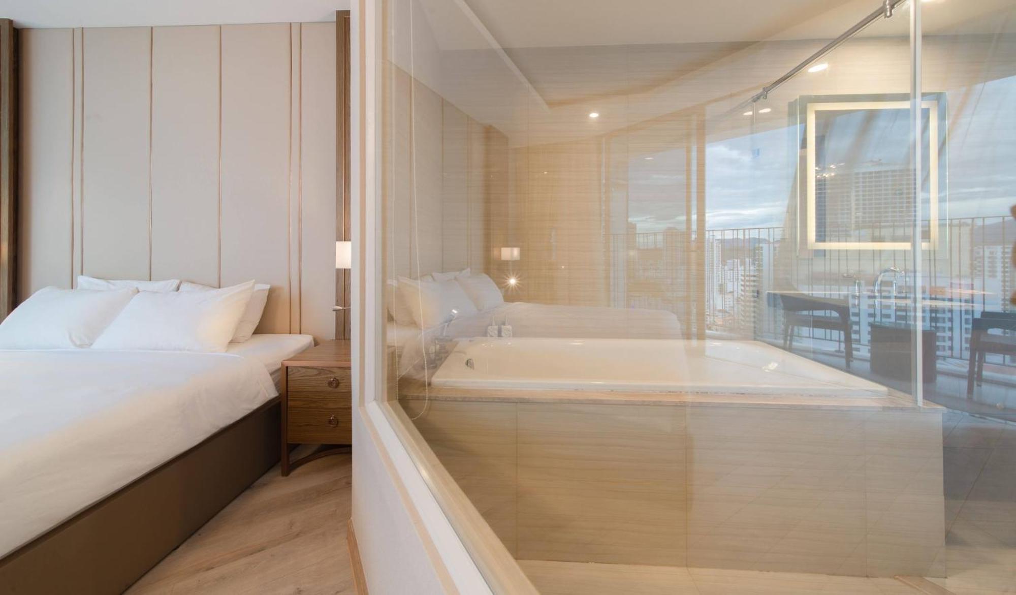 Coastal Panorama Oceanfront Suites Nha Trang Bagian luar foto