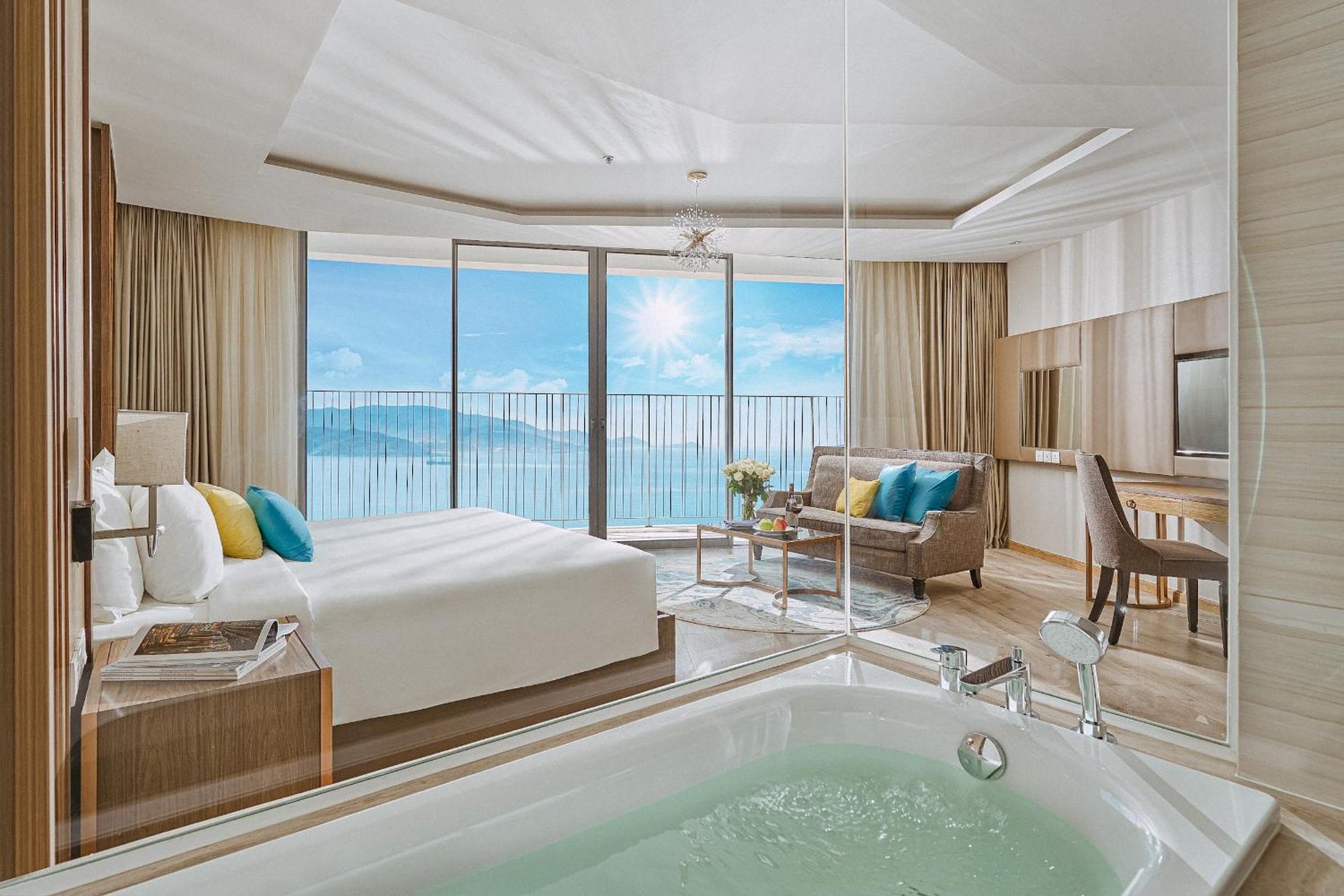 Coastal Panorama Oceanfront Suites Nha Trang Bagian luar foto