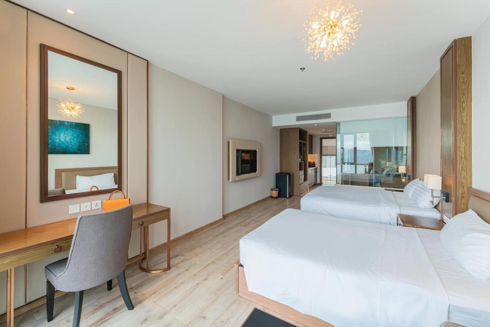 Coastal Panorama Oceanfront Suites Nha Trang Bagian luar foto