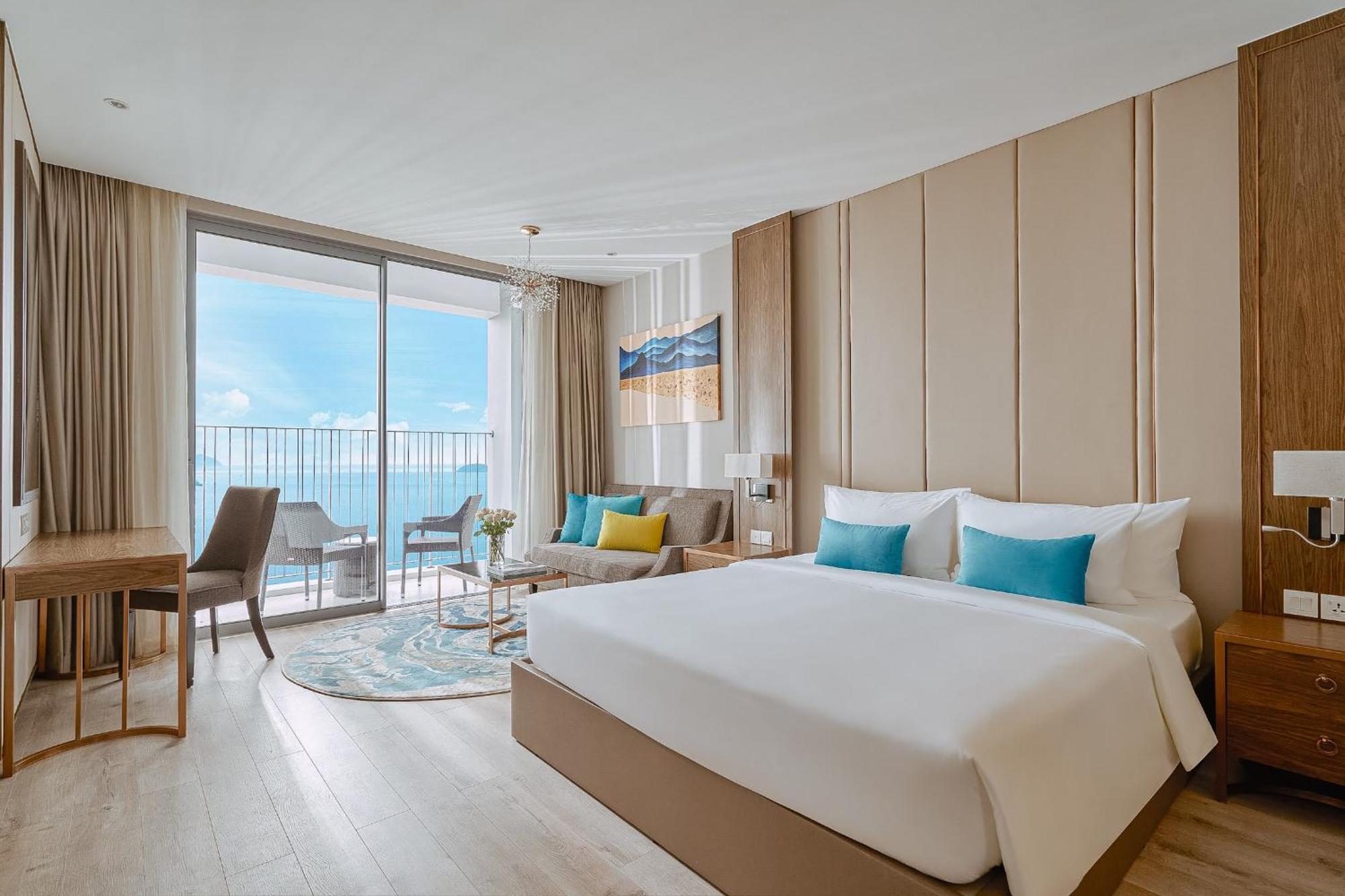 Coastal Panorama Oceanfront Suites Nha Trang Bagian luar foto