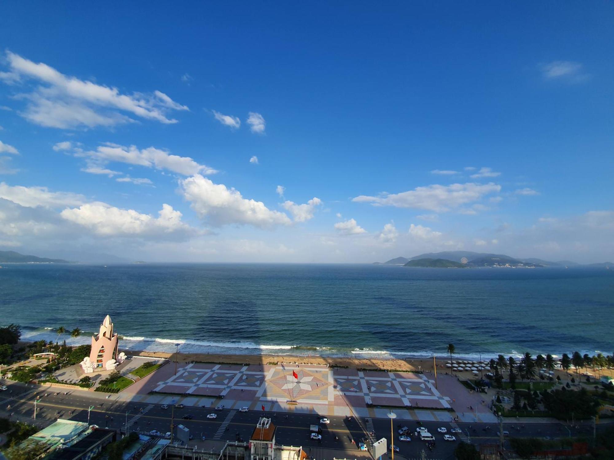 Coastal Panorama Oceanfront Suites Nha Trang Bagian luar foto